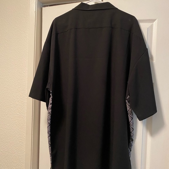 Uniquely designed button up dress shirt - Picture 2 of 9